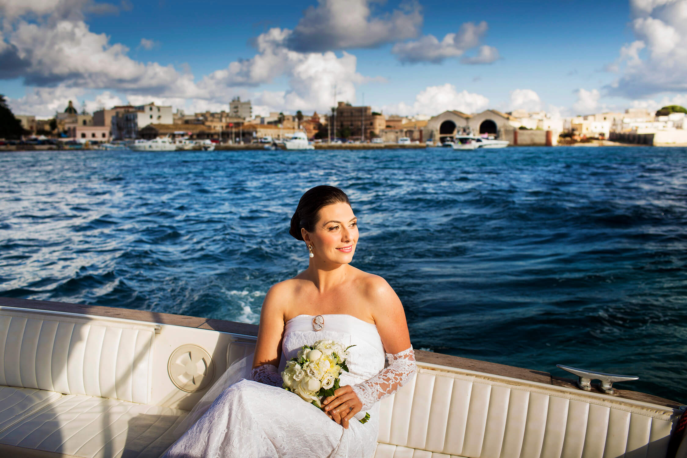 Wedding in the Egadi Islands. Photographic service. Bride on a boat
