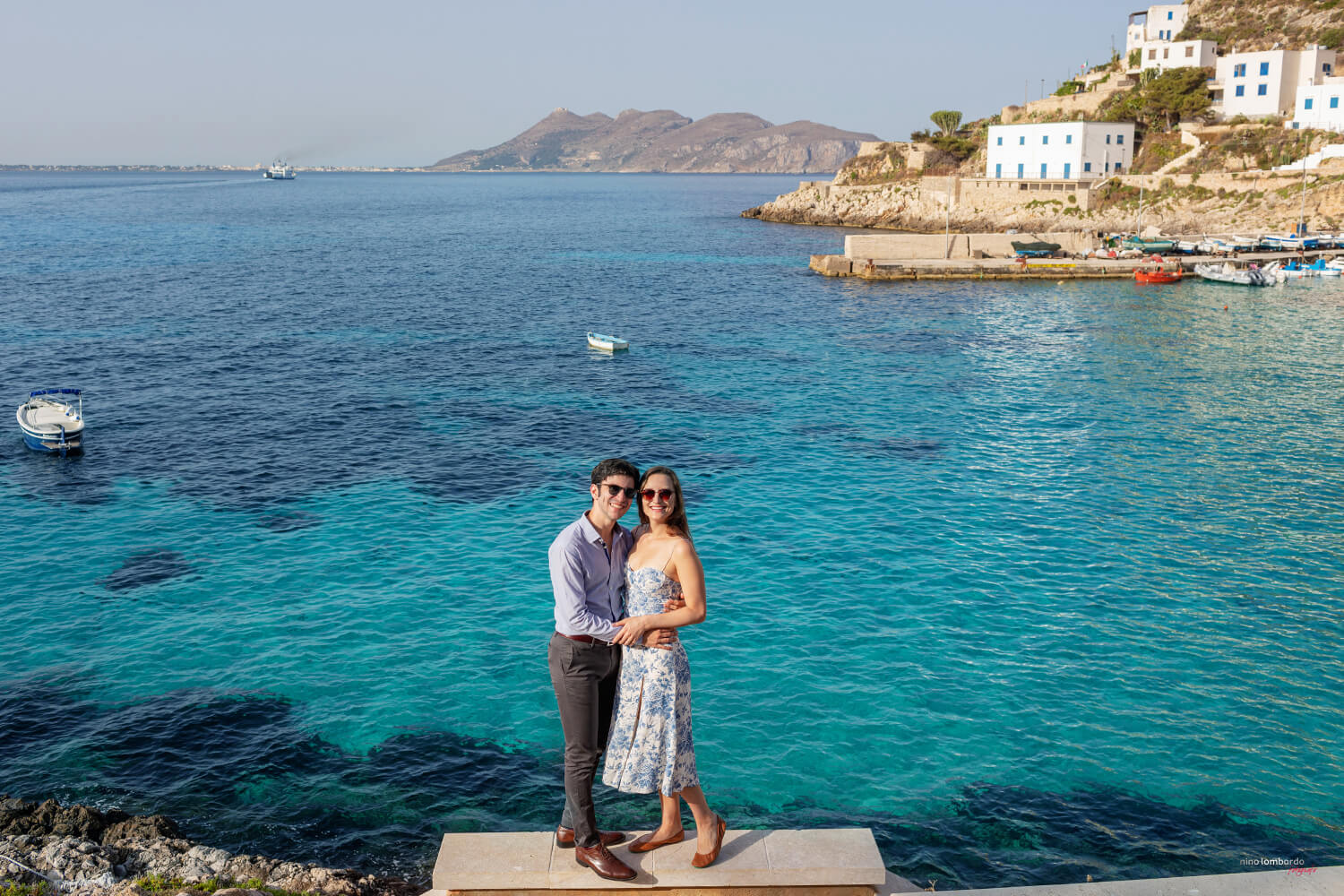 Sicilia servizio fotografico sull'Isola di Levazo al mare per proposta fidanzamento foto di Nino Lombardo