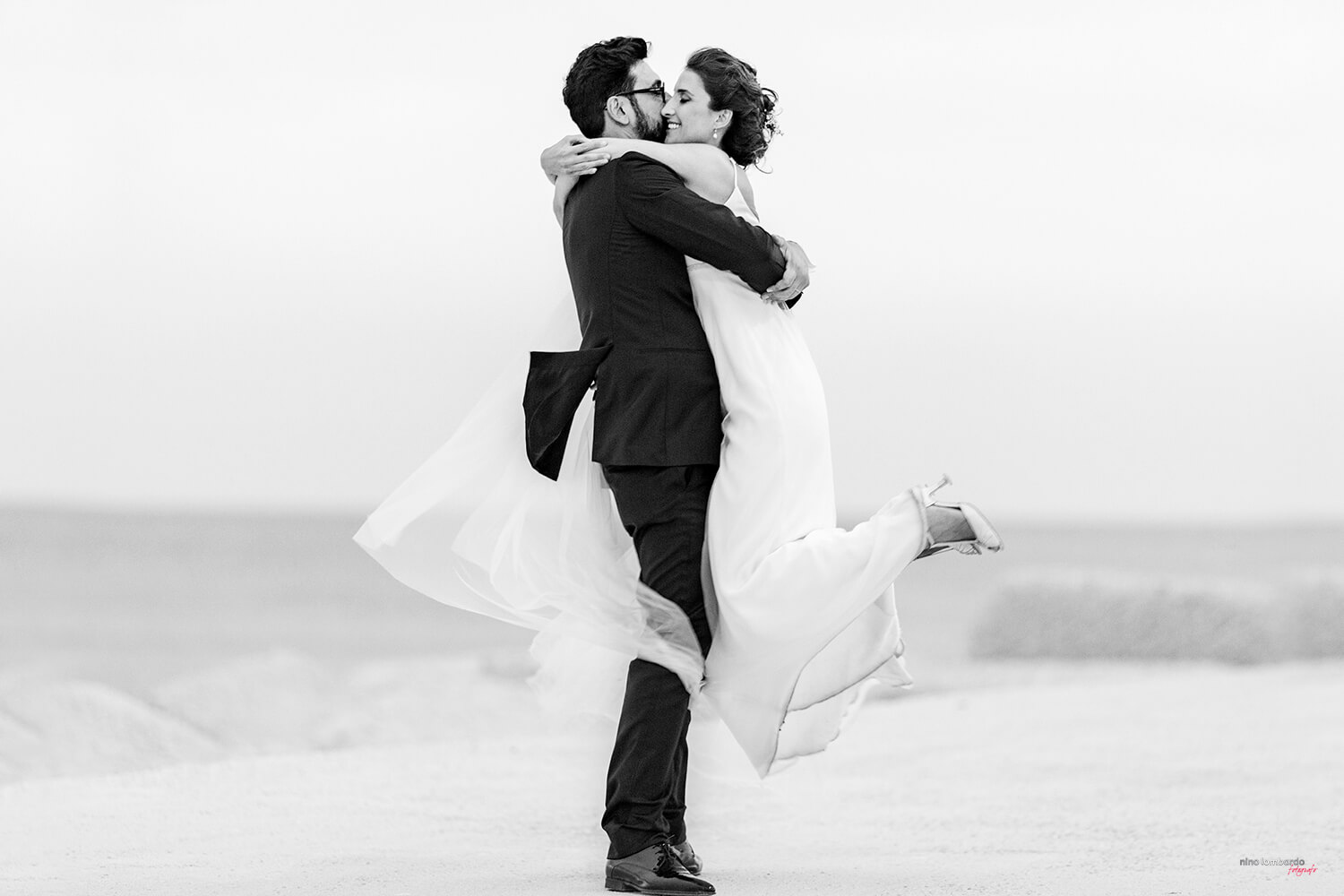 Foto Reportage per matrimonio a Caltabellotta in Sicilia foto sposi in bianco e neo