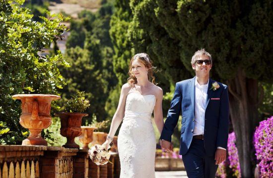 Spouses stroll at the Gardens of Lady Florence Trevelyan in Taormina, wedding photography by Nino Lombardo