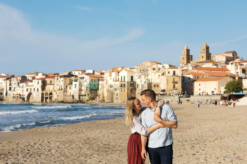 Fotografia fidanzamento per proposta di matrimonio a sorpresa a Cefalù, in Sicilia