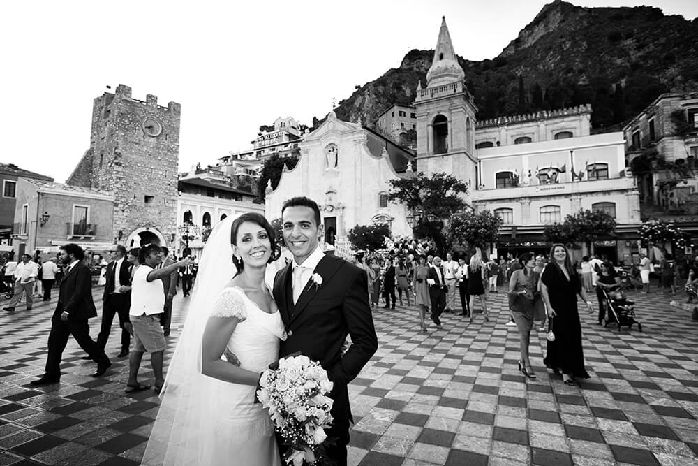 Taormina wedding photograph of the bride and groom in the Piazza