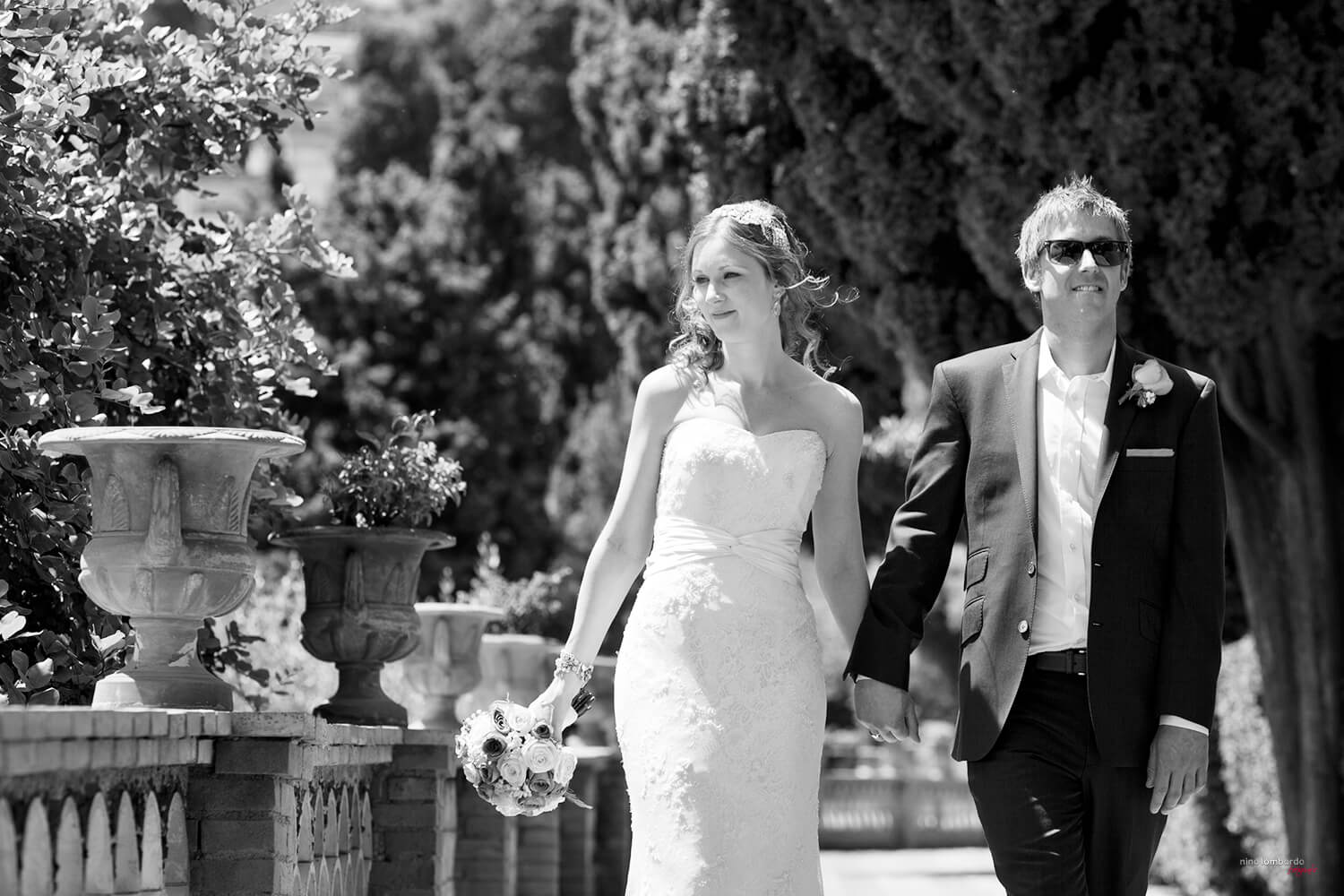 Sicilia foto reportage per i migliori matrimoni a Taormina foto sposi al giardino di Lady Florence