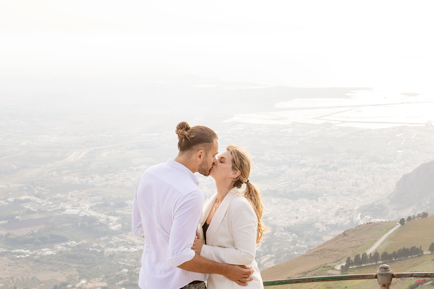 Costa dell Sicilia occidentale fotografo per fidanzamento sulla vetta del Monte Erice