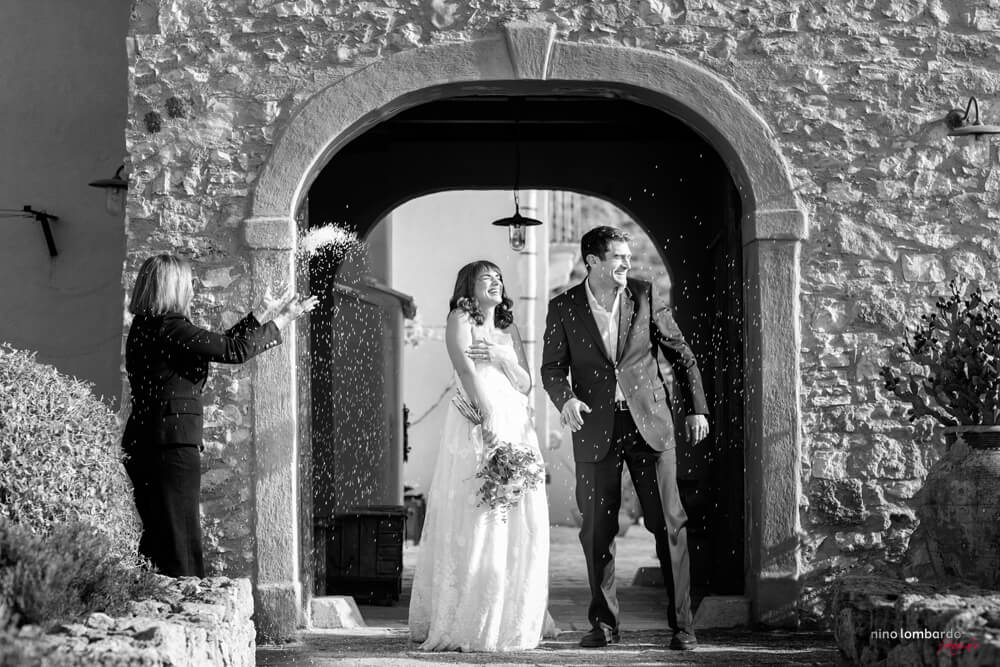 Intimate elopement wedding photos in black and white in Castelluzzo