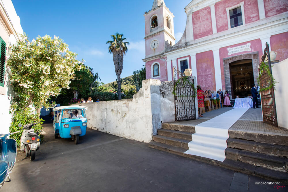 Photographer in Stromboli for marriage at the Church of San Bartolomeo