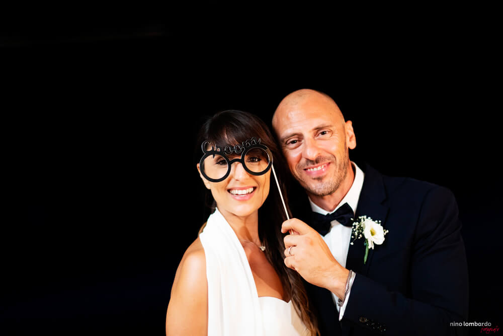 Bride and groom to photo booth