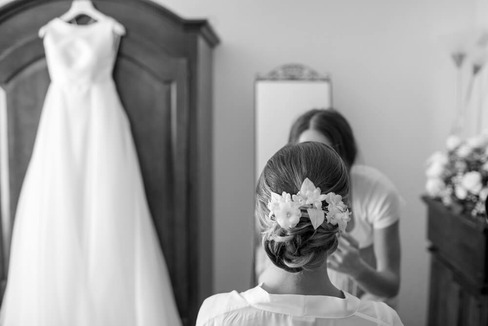 Foto preparativi sposa in bianco e nero fotografo matrimonio Sicilia Nino Lombardo